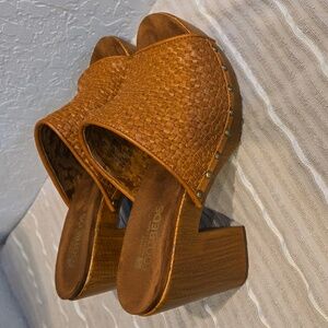 White Mountain Heels Size 9.5 Brown